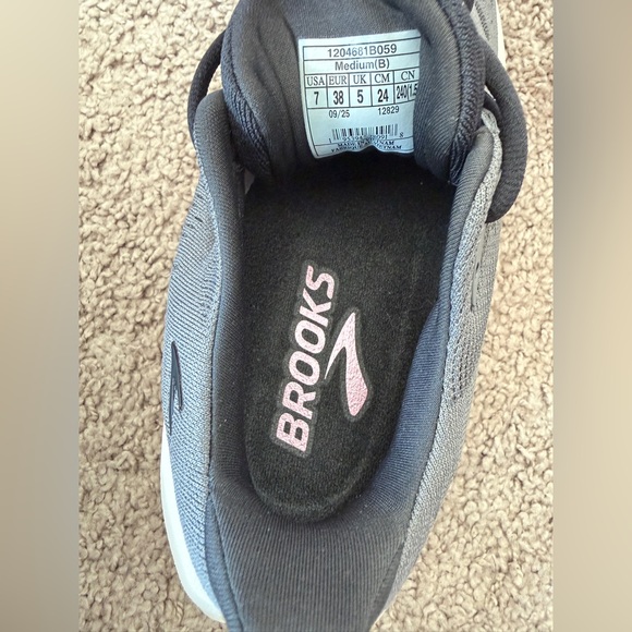 Brooks Glycerin Max 2 Road Running Shoes Gray/Coconut/Metallic Sz 7 Athletic - Picture 6 of 16